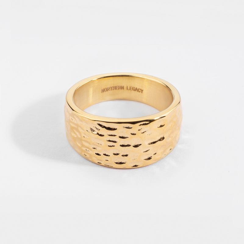 Guldtonet Hammered Signatur Ring til Mænd - Unik Elegance