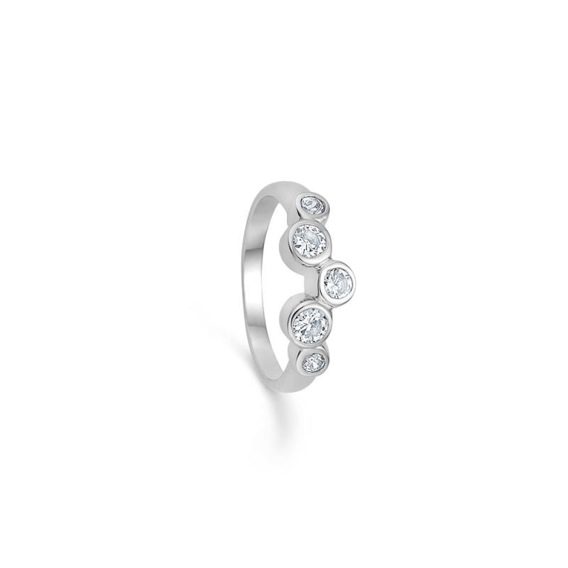 Glitrende Sølv Ring med Zirkonia – Elegance til Hverdag og Fest