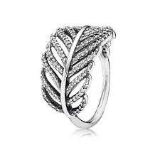 Elegant Fjerformet Sølv Ring fra Pandora – Unik Design