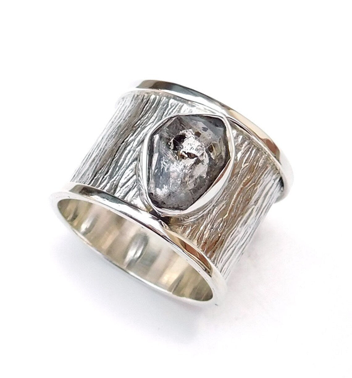 Bred Tekstur Ring Med Naturlig Herkimer Diamant - Niibuhr Jewelry Fingerringe