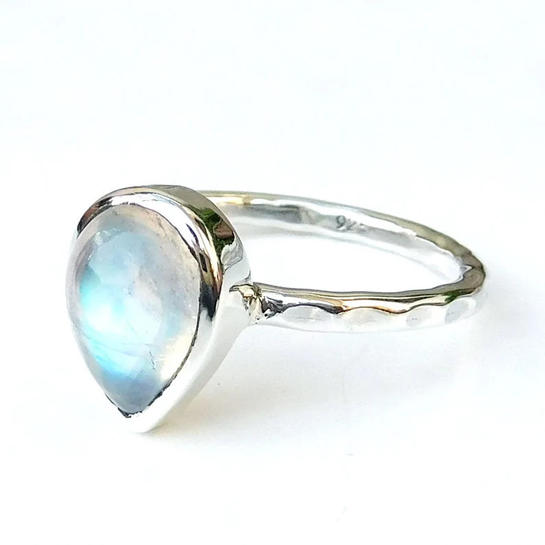 Dråbeformet Sølv Ring Med Facetslebet Månesten Sten - Niibuhr Jewelry Fingerringe