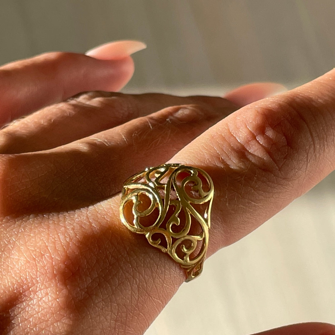 Guld Fingerring Bred Konkav Med Snirkler Forgyldt Sterlingsølv Str - Fingerringe  - 05740034021446