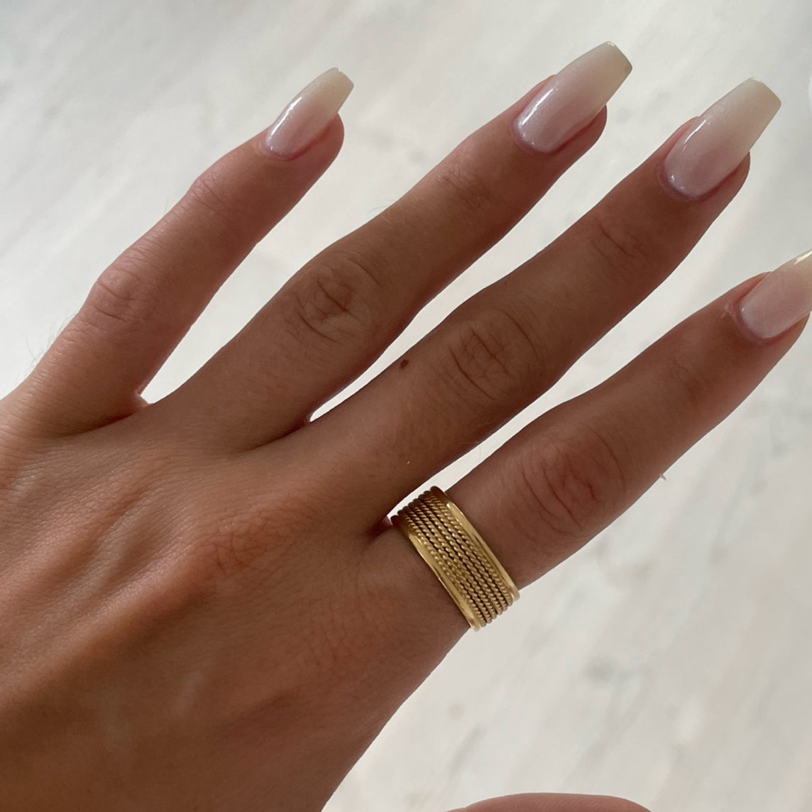 Guld Fingerring Bred Med Snoninger Forgyldt Sterlingsølv Str - Fingerringe  - 05740034088654