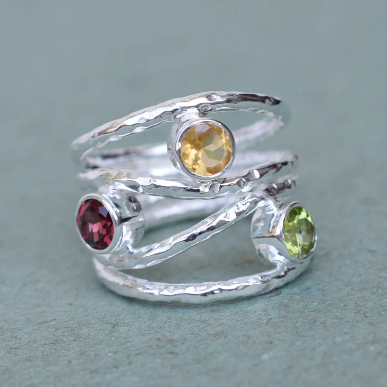 Grøn Ring Med Multifarvede Sten Gul Citrin Peridot & Rød Granat - Niibuhr Jewelry Fingerringe